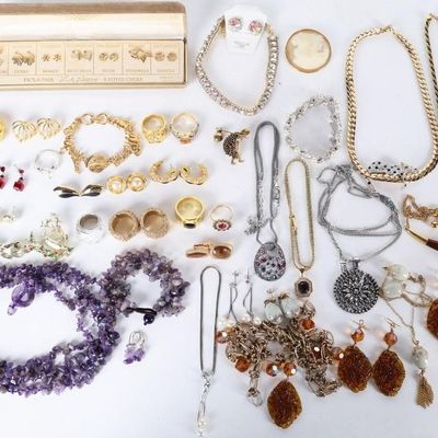 Sale Photo Thumbnail #204: LADIES JEWELRY DESIGNER NOVELTY ITEMS ETC (35)