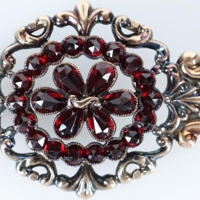 Sale Photo Thumbnail #224: 12K YELLOW GOLD VICTORIAN ROSE FACETED GEM BROOCH
