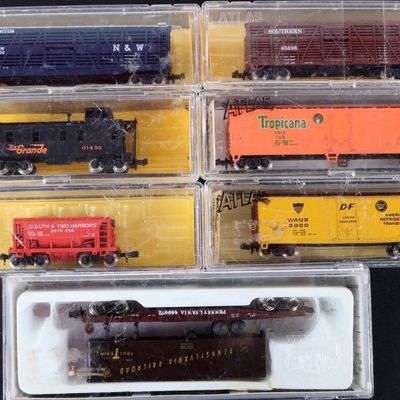 Sale Photo Thumbnail #113: N SCALE MODEL TRAINS LOT OF 7 IN ORIGINAL BOXES