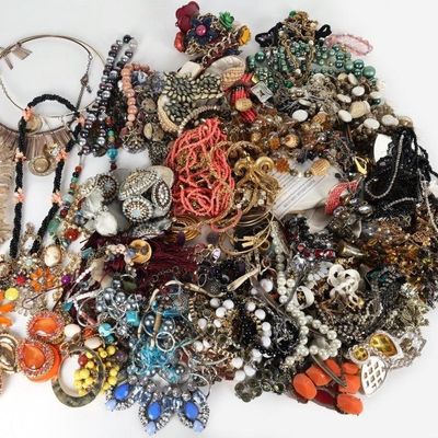 Sale Photo Thumbnail #213: COLORFUL UNIQUE & BEADED LADIES NECKLACES (130+)