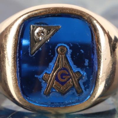 Sale Photo Thumbnail #85: 10K YELLOW GOLD MENS FREEMASON RING W/ DIAMOND