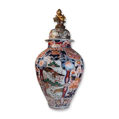Sale Photo Thumbnail #45: 17th to 18th Century Japanese Imari Palace Covered Vase