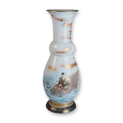 Sale Photo Thumbnail #58: Japanese Kutani Fisherman Motif Unusual Shape Vase