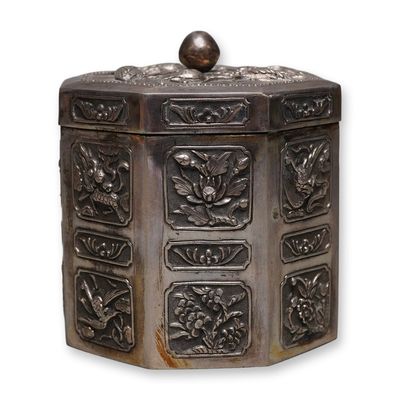 Sale Photo Thumbnail #514: Chinese Export Silver Box, 19th Century Seal