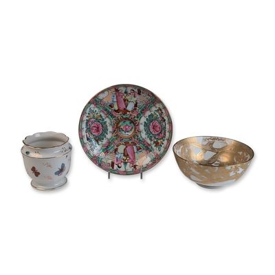Sale Photo Thumbnail #496: 3pc Chinese Export Porcelain Bowls and Vase
