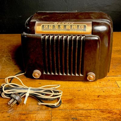 Bendix Model 0526 A Bakelite Tabletop Superheterodyne Radio