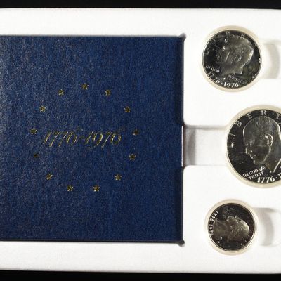 Sale Photo Thumbnail #323: 1776-1976 3 COIN SILVER PROOF SET