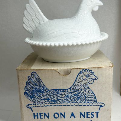 Sale Photo Thumbnail #178: INDIANA GLASS MILK GLASS HEN ON A NEST