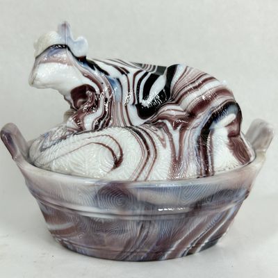 Sale Photo Thumbnail #197: PURPLE SLAG GLASS COW ON TUB