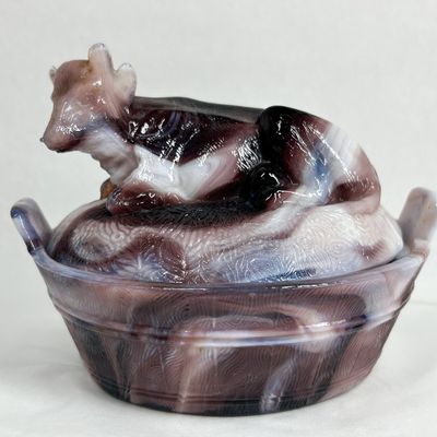 WESTMORELAND PURPLE SLAG GLASS RECLINING COW COVERED DISH