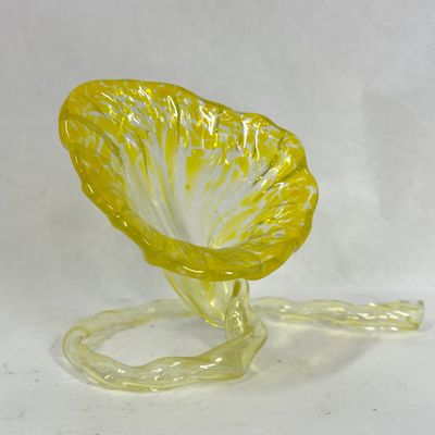 MCM YELLOW ART GLASS HORN