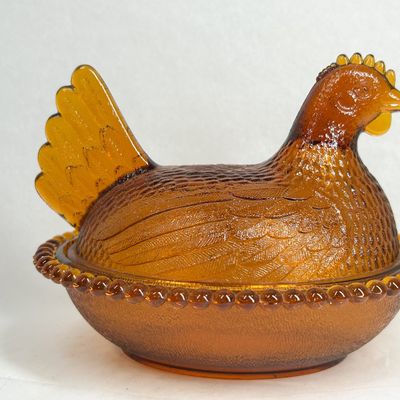 Sale Photo Thumbnail #174: INDIANA GLASS AMBER HEN ON NEST