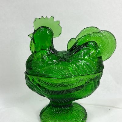 Sale Photo Thumbnail #133: VINTAGE EMERALD GREEN PRESSED GLASS ROOSTER COMPOTE