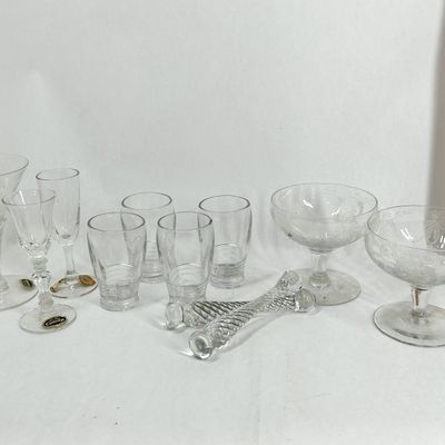 Sale Photo Thumbnail #478: CAMBRIDGE GLASS AND ASSORTED AMERICAN CRYSTAL COLLECTION