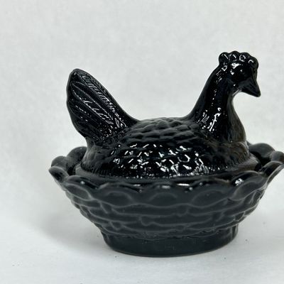 Sale Photo Thumbnail #147: BOYD EBONY GLASS MINIATURE HEN ON NEST