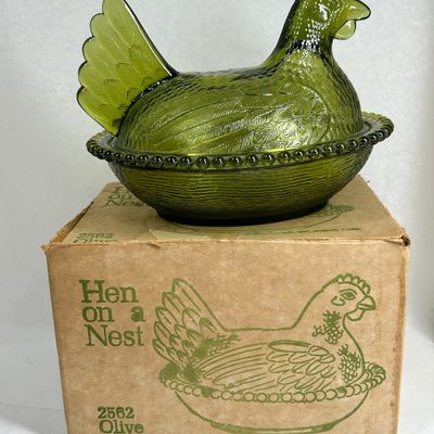 Sale Photo Thumbnail #177: INDIANA GLASS OLIVE HEN ON NEST