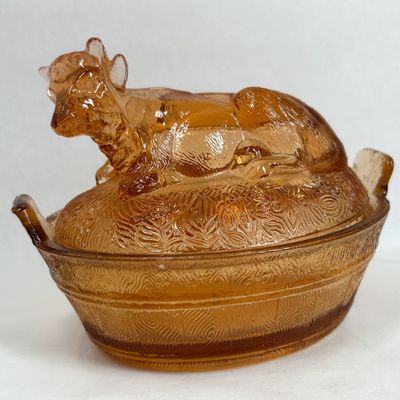 WESTMORELAND AMBER GLASS COW ON NEST DISH
