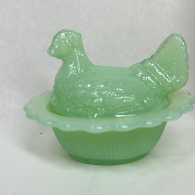 Sale Photo Thumbnail #159: MOSSER JADEITE GLASS MINIATURE HEN ON NEST