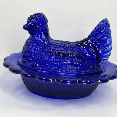 MOSSER COBALT BLUE HEN ON NEST
