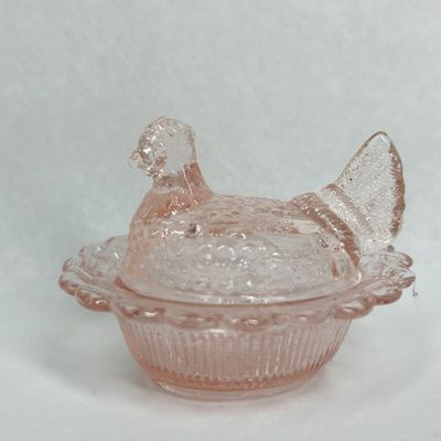 Sale Photo Thumbnail #166: MOSSER LIGHT PINK MINIATURE GLASS HEN ON NEST