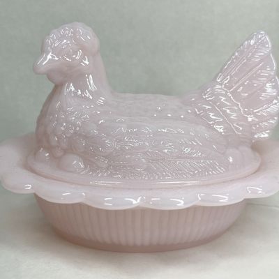 MOSSER CROWN TUSCAN HEN ON NEST