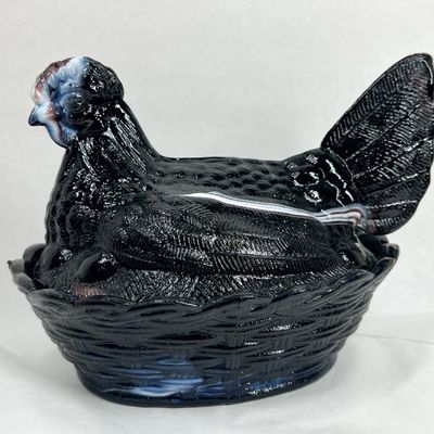Sale Photo Thumbnail #118: SLAG GLASS HEN ON NEST DISH