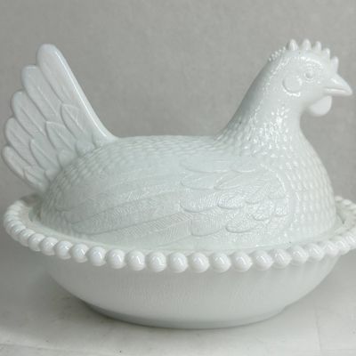 Sale Photo Thumbnail #175: INDIANA VINTAGE MILK GLASS HEN ON NEST