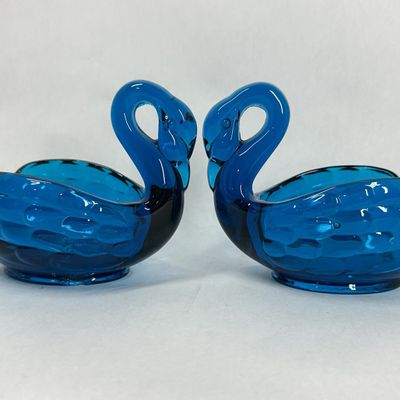Sale Photo Thumbnail #287: PAIR OF VIKING GLASS BLUENIQUE SWANS