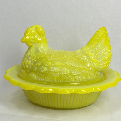 Sale Photo Thumbnail #205: MOSSER DANDELION YELLOW GLASS HEN ON NEST