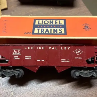 1950s Lionel Train Cars, Tracks & Lionel, Marx buildings