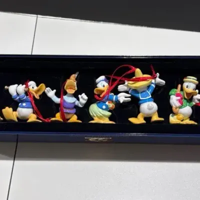 Donald Duck 7 piece ornament set