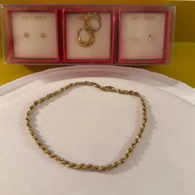 10k: 3 Prs Of Earrings & Bracelet