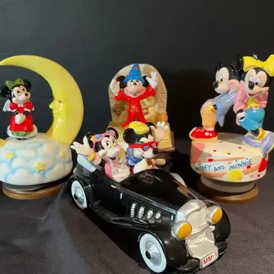 4 Disney Mickey & Minnie Music Boxes - Lot A