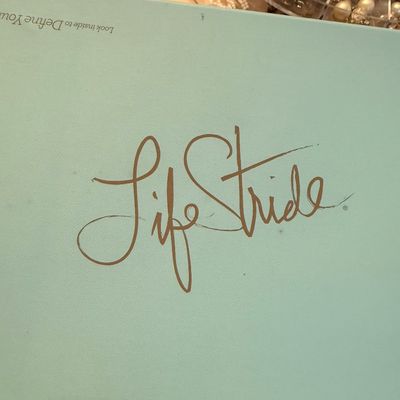 Light blue LifeStride shoe box with cursive logo branding.