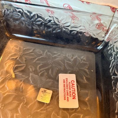 Vintage Princess House Fantasia crystal square baking dish featuring an embossed poinsettia pattern. Includes original caution and...