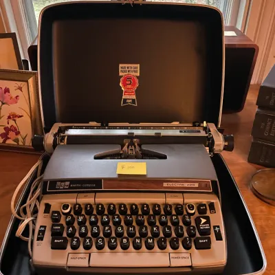 Sale Photo Thumbnail #8: 1970s vintage typewriter