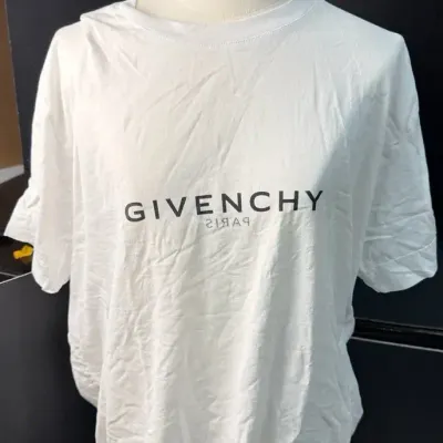 AUTHENTICATED Givenchy Reverse Logo 100% Cotton T-shirt - Size M Oversized Fit, 8M71533Y6B