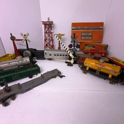 Lionel Pre & Post War Train Cars & Structures/Accessories