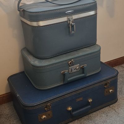 Sale Photo Thumbnail #40: Vintage Blue Luggage Set