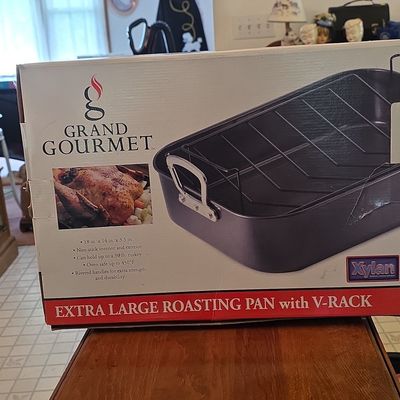 Sale Photo Thumbnail #115: Grand Gourmet Extra Large Roasting Pan with V-Rack