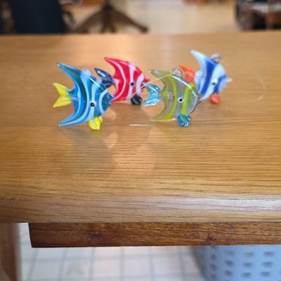 Sale Photo Thumbnail #113: Set of Four Miniature Lampwork Tropical Fish Ornaments