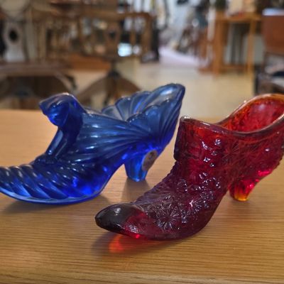 Sale Photo Thumbnail #128: Vintage Fenton Art Glass Shoe Collection