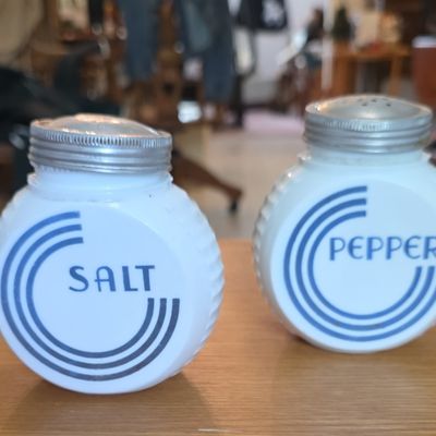 Sale Photo Thumbnail #149: Vintage Anchor Hocking Vitrock 'Blue Circle' Salt and Pepper Shaker Set