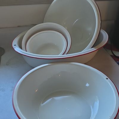 Sale Photo Thumbnail #92: Vintage Enamelware Nesting Bowl Set