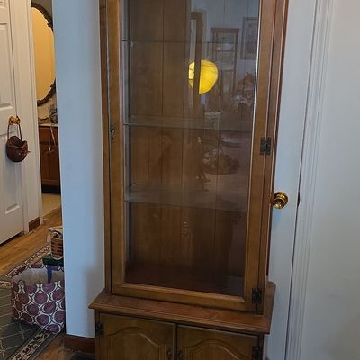 Sale Photo Thumbnail #31: Traditional Oak Curio Cabinet