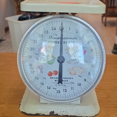 Sale Photo Thumbnail #120: Vintage American Family Kitchen Scale