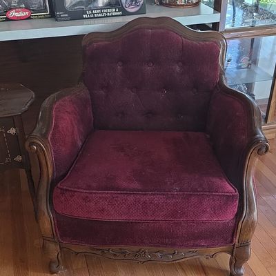 Sale Photo Thumbnail #30: Victorian Revival Button-Tufted Accent Chair