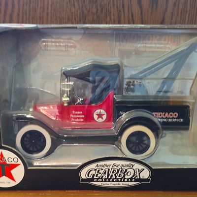 Sale Photo Thumbnail #124: Gearbox Collectible 1918 Ford Runabout Tow Truck Texaco Coin Bank