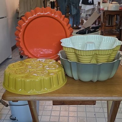 Sale Photo Thumbnail #87: Vintage Nordic Ware Baking Mold Set
