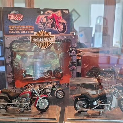 Sale Photo Thumbnail #4: Harley-Davidson Themed Estate Collection